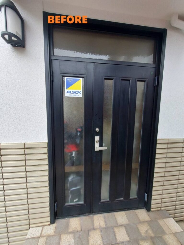 黒色片開き玄関ドア