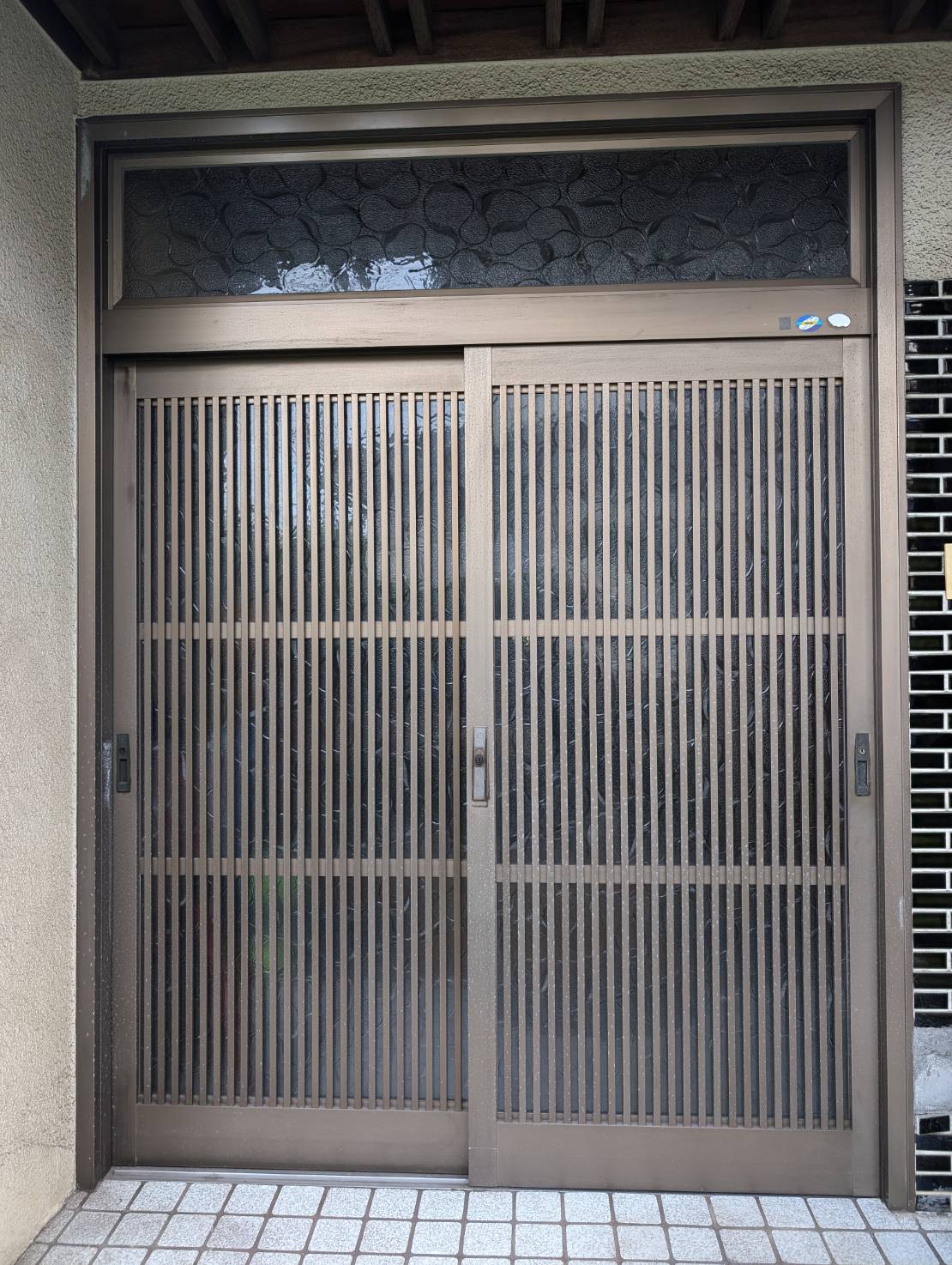 福山市　玄関引戸の3か所のカギのうち2か所が回らなくなってしまいました。