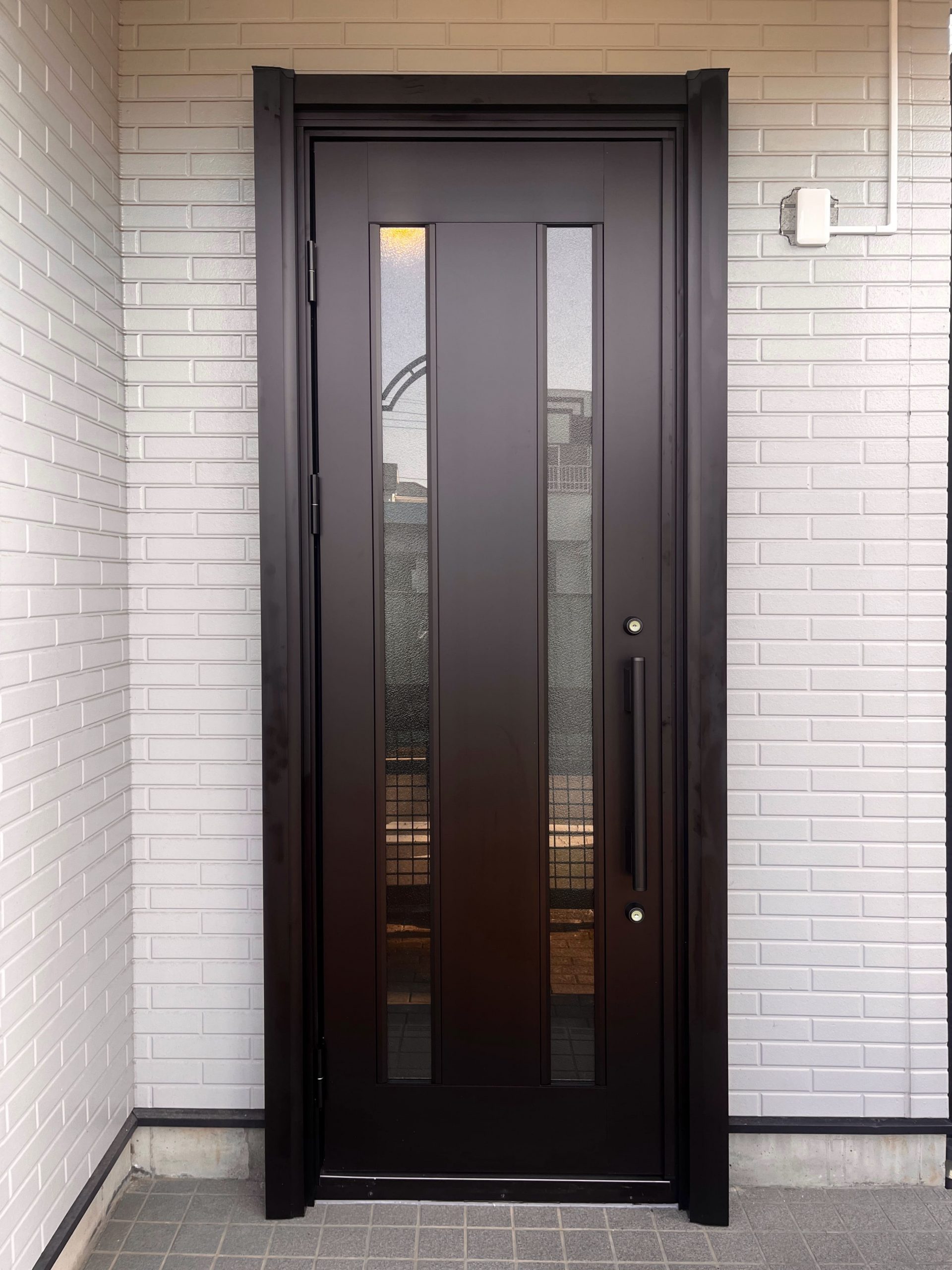 【加須市】の皆さま、物価高騰に負けない！高齢者も安心の『YKKAP ドアリモアルミ玄関』。リーズナブルに叶える鉄壁の防犯と気品ある玄関リフォーム