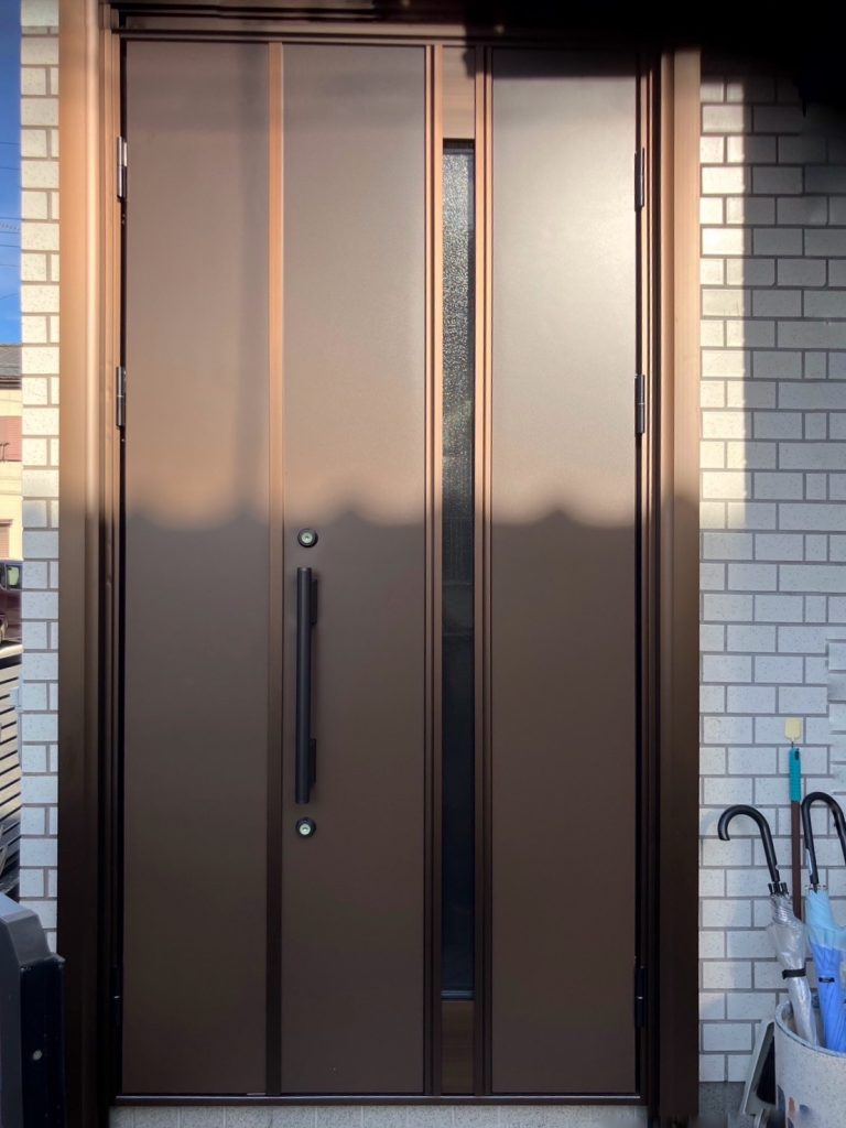 施工後の玄関ドア近景