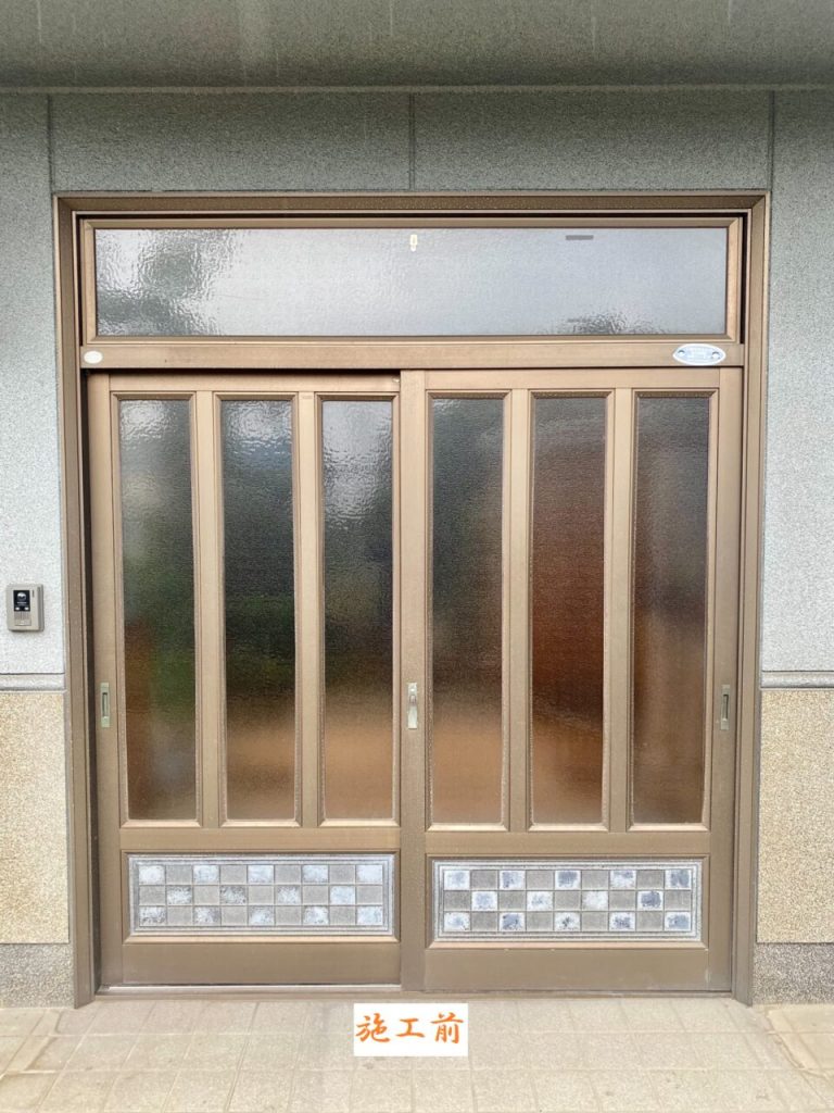 施工前のランマ付き玄関