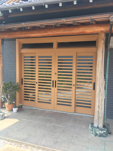 豊橋市で4枚建ての玄関引戸をリフォームしました。
