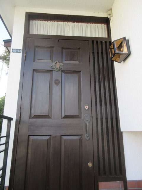 大阪府吹田市にて玄関ドアのカギがの調子が悪い玄関ドアの交換を検討中