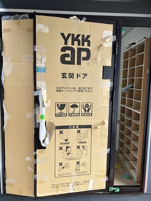 新設ドア本体の仮養生