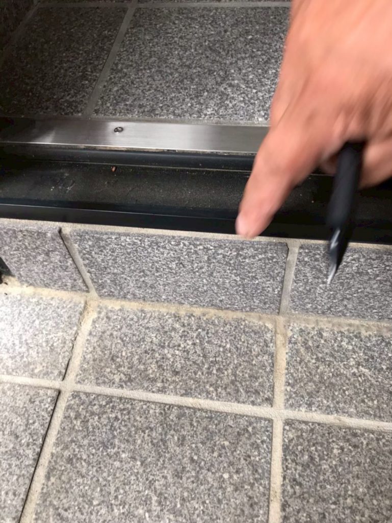 玄関下枠と土間の段差