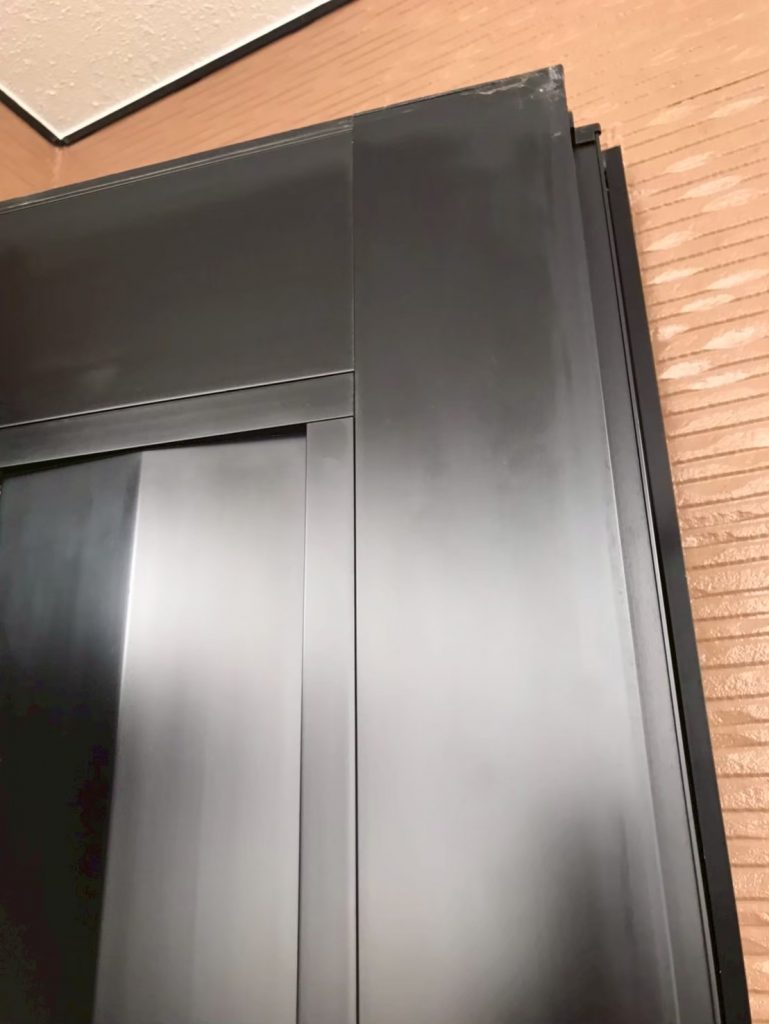 既存ドア枠上部の状態