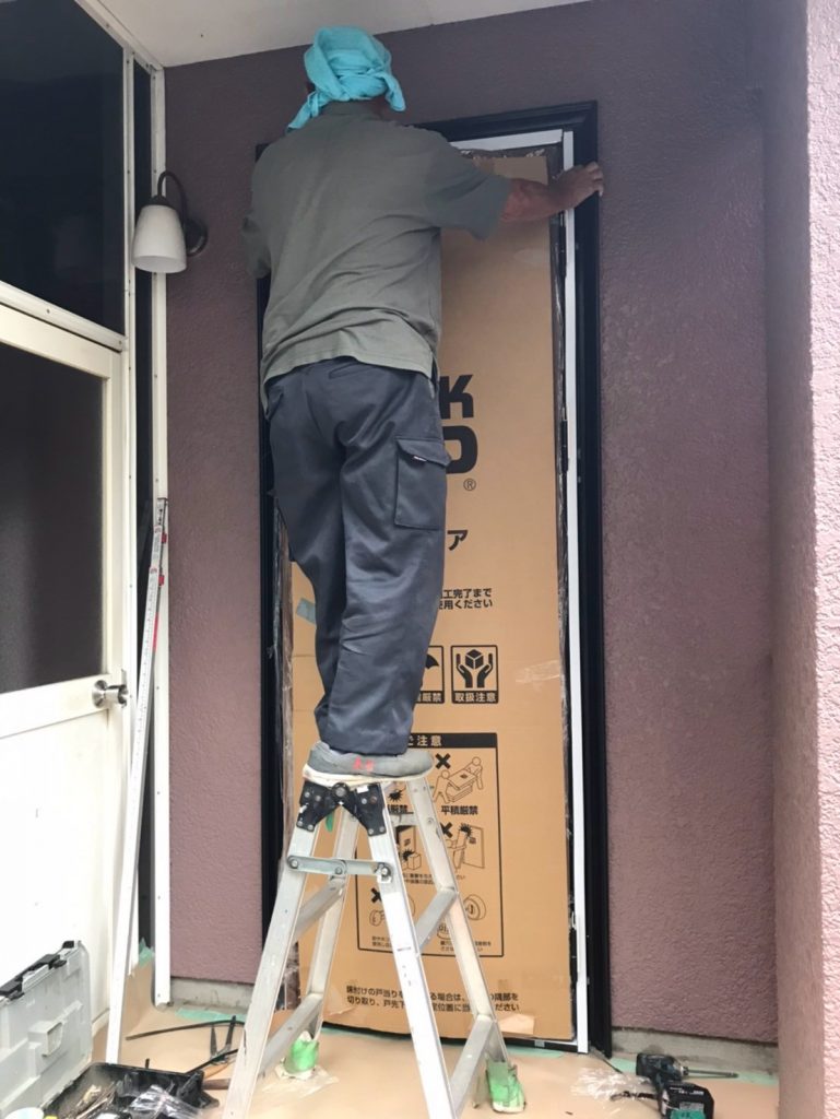 扉本体の吊り込み