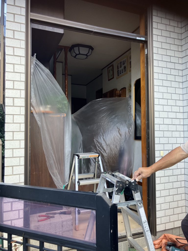 既存ドア撤去後の開口