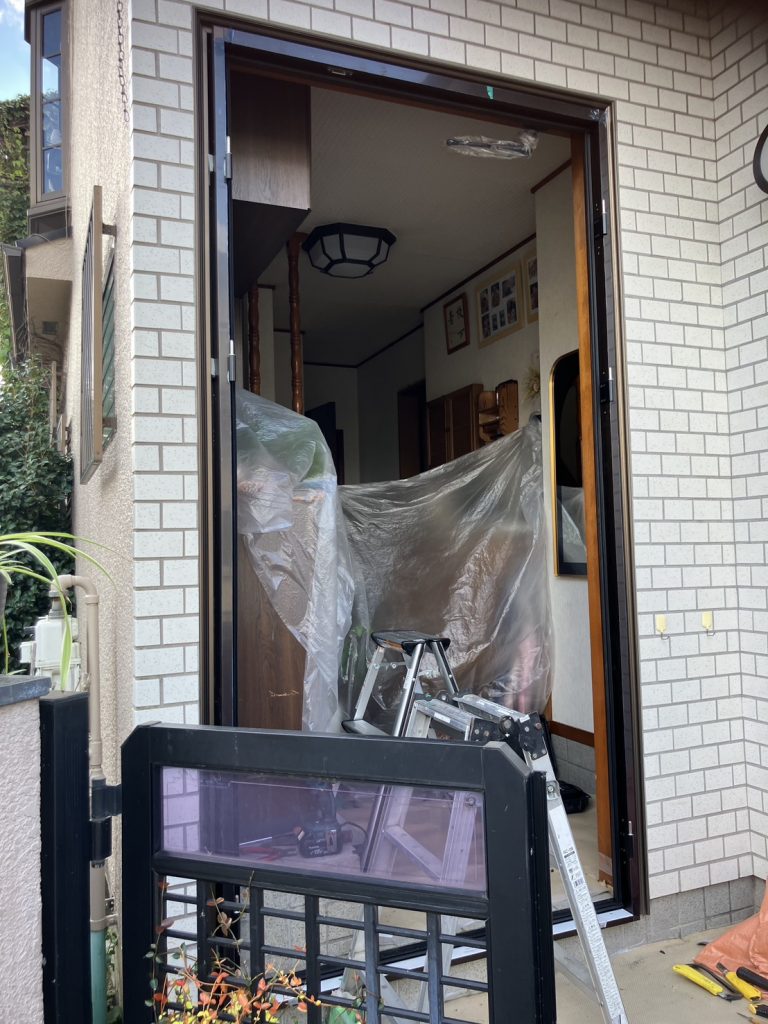 新枠設置前の玄関開口