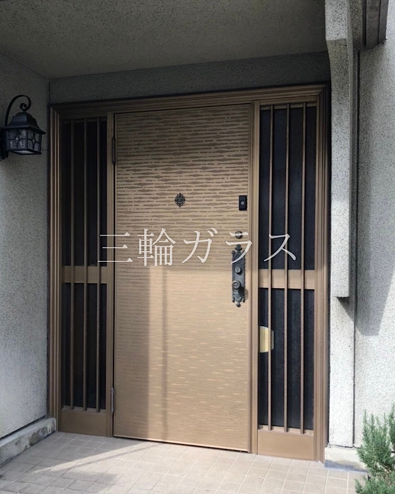 名古屋市築40年のPC工法の戸建。玄関のゆがみでドアが閉まらない。