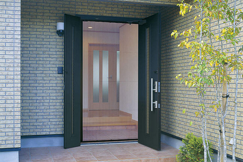 🚪玄関に網戸を設置するメリットとは？｜埼玉県桶川市の皆さまへ
