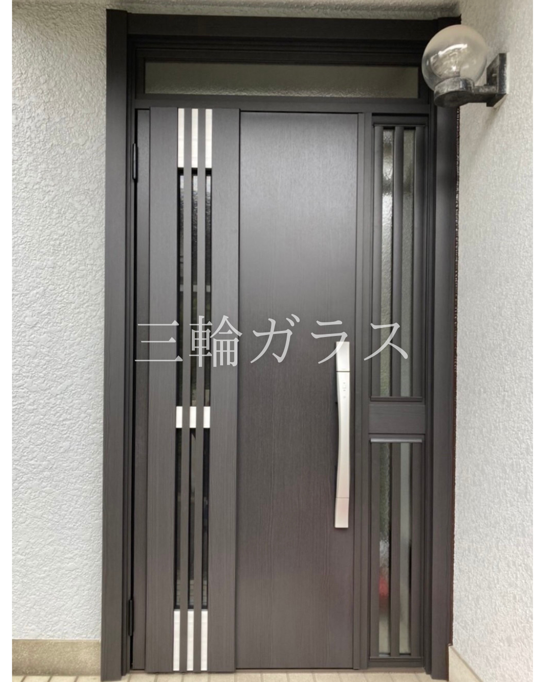 LIXILリシェント玄関ドア3 M83型（トリノパイン色、断熱k4仕様、タッチキー搭載）への取替後