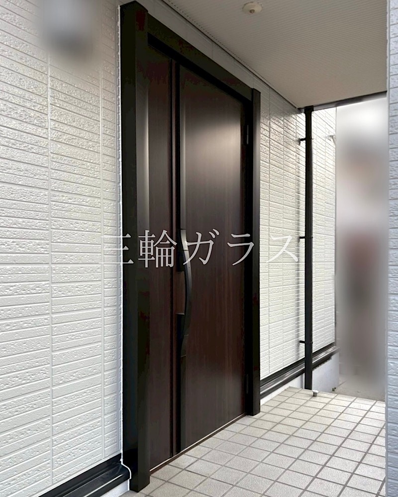 LIXILリシェント3 S14型 クリエダーク 親子ドア 防犯リフォーム後