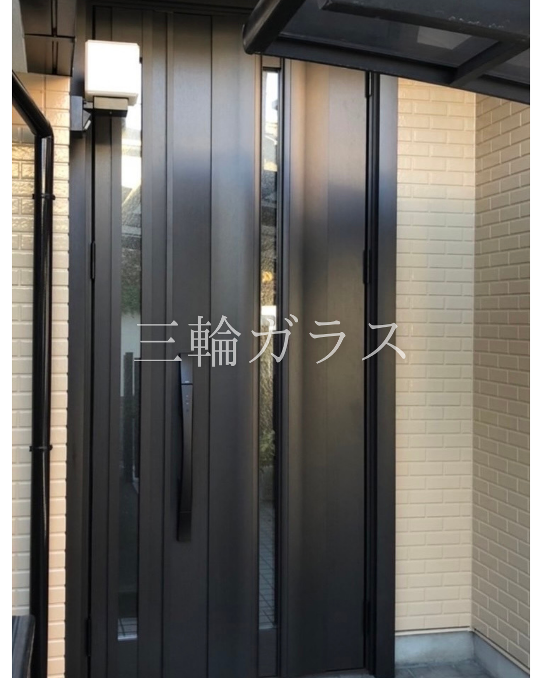 LIXILリシェント玄関ドア3 G12型（トリノパイン）へのリフォーム後。断熱k4仕様・タッチキー付き親子ドア。