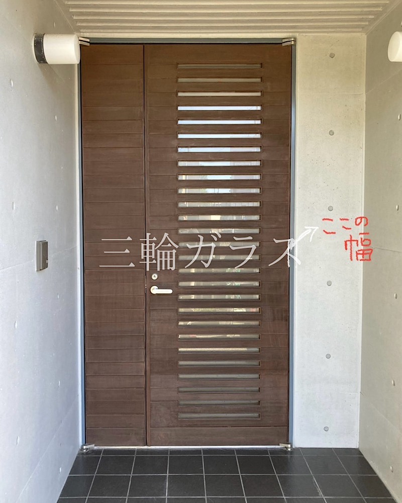 名古屋市の築27年RC造の造作木製ドアをLIXILリシェント玄関ドアでリフォームしました。