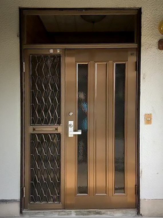 施工前のランマ付きアルミ玄関ドア