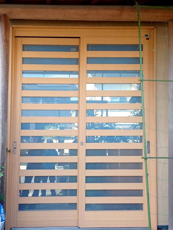 リフォーム前の2枚建の玄関引戸