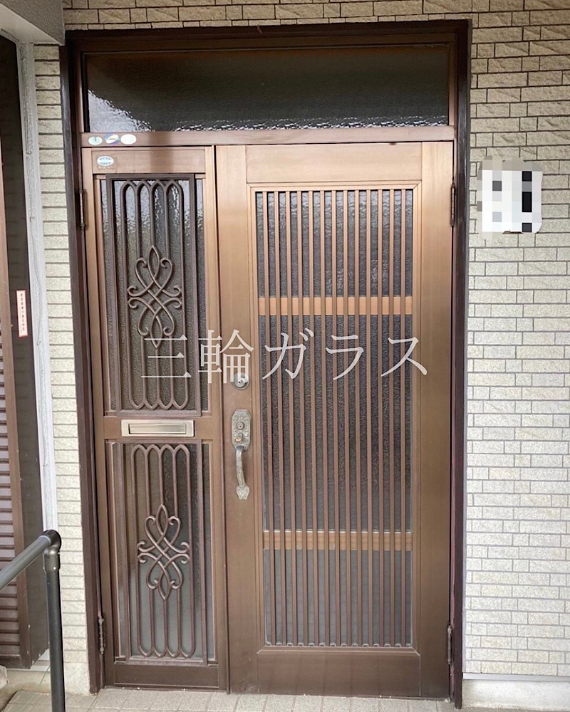 【東海市】築30年の玄関をリニューアル！LIXILリシェントで1日で変わる家の顔。施工の様子を公開①