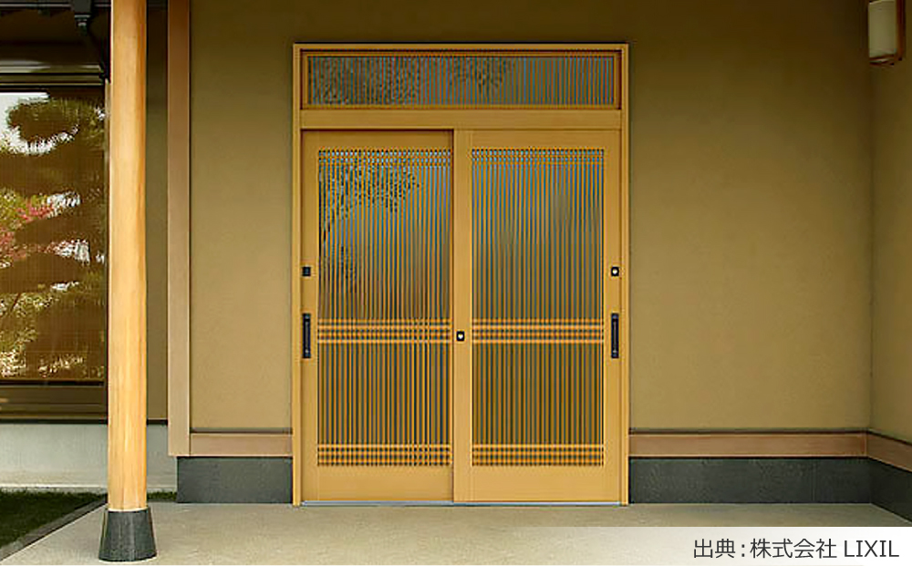 木目調のランマ付き2枚建て引き戸