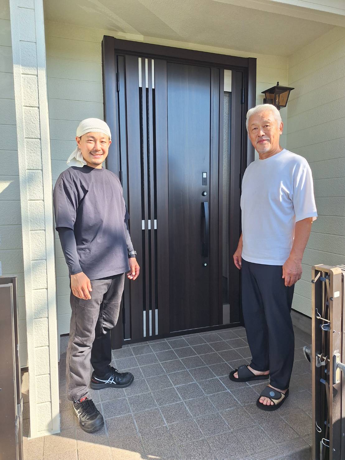 埼玉県志木市の玄関ドアリフォーム事例 通風窓付き電気錠のLIXILリシェントへ交換して風通しと利便性を改善
