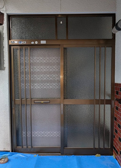 福山市　経年劣化で動かなくなった玄関引戸を交換したい。