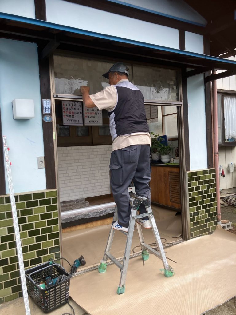 上部枠の解体作業