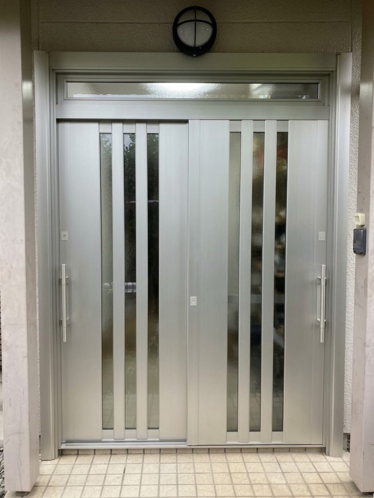 完成した玄関引き戸
