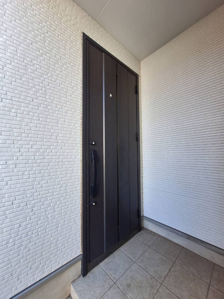 施工前の玄関ドア