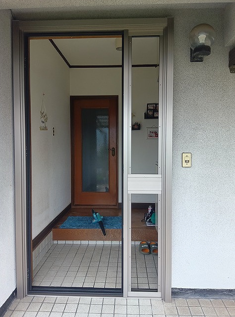 扉を外した玄関開口